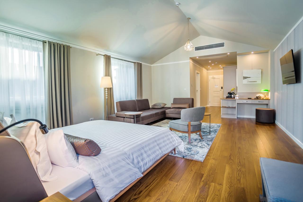 Hotel Residence Promenade Burgas Exterior photo A typical studio apartment